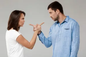 Sonhar com briga: o que esse sonho revela sobre você