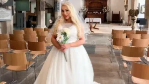 Brasileira que celebrou casamento consigo mesma decide se “divorciar” após pressão emocional