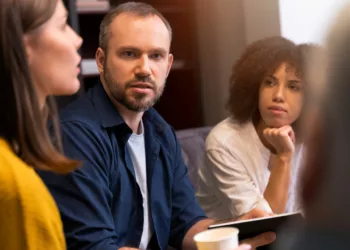 debate seminario - Como a violência silenciosa afeta quem cuida de todos nós