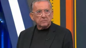 Galvão Bueno está internado para tratar pneumonia