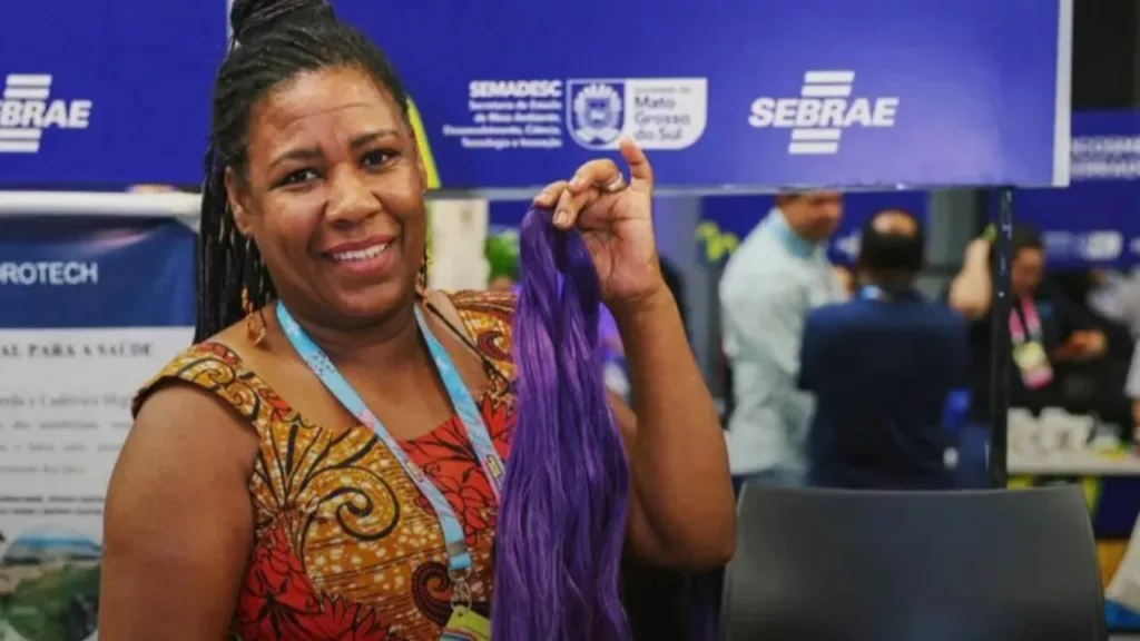 meus cabelos meus fios - A história da mulher que transformou fibra de bananeira em cabelo e emocionou o Brasil