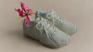 New Balance 204L chega ao Brasil com design retrô e toque moderno