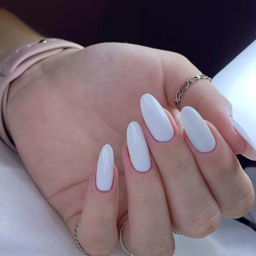 unha branca delicada 5 - Cloud Dancer nas unhas: a tendência de branco leitoso que faz todo mundo parar e perguntar onde você fez