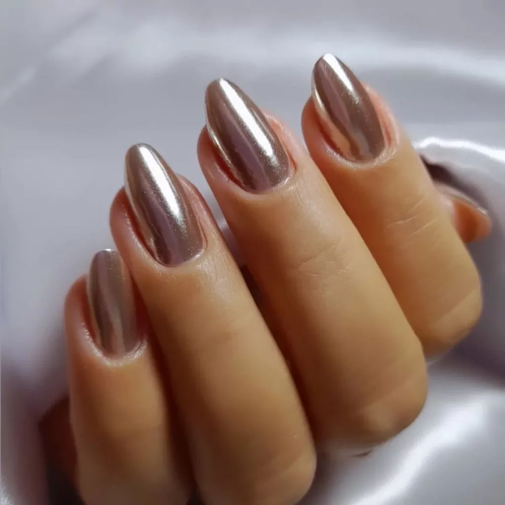 unha decorada em prata com efeito rose