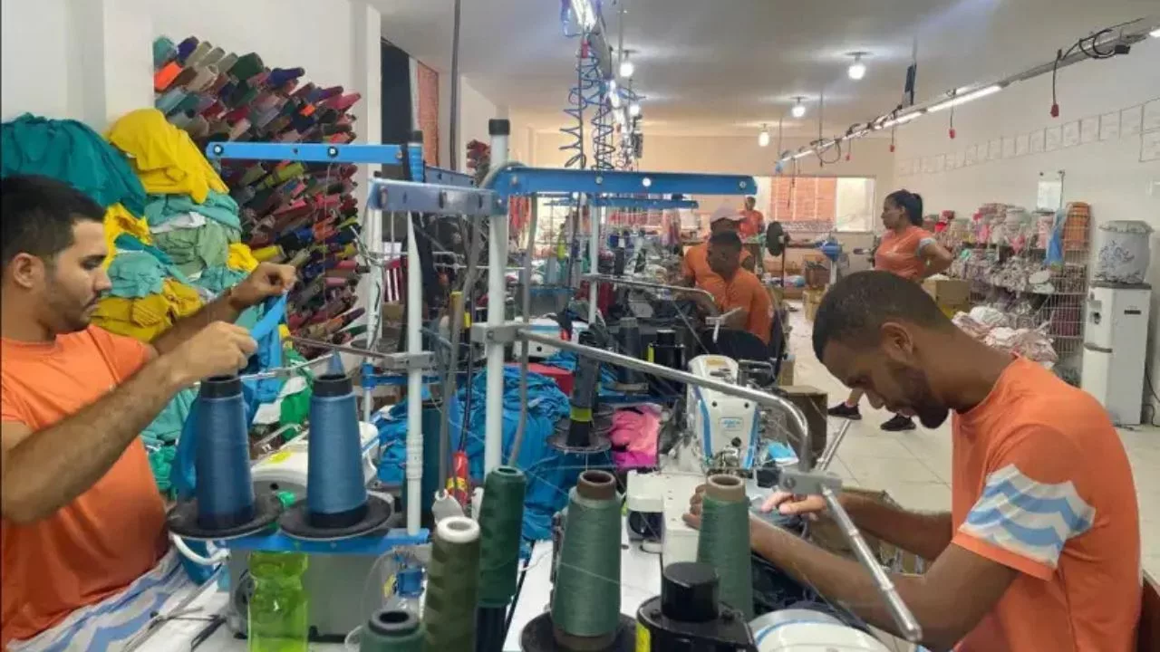 WhatsApp Image 2025 12 15 at 09.47.35 1 p36716 cover image resized - Essa marca infantil do Agreste transformou resíduos em biquínis e cresceu mais de 80%