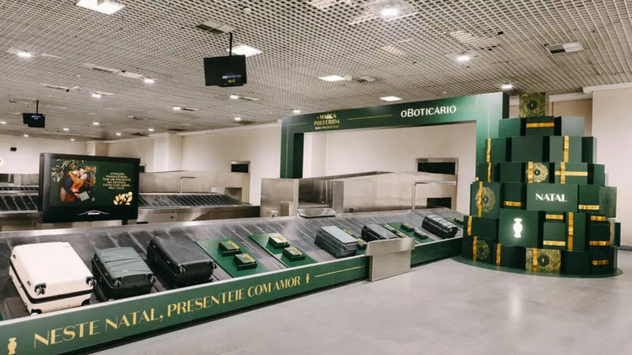 boti pr - O Boticário transforma esteiras de aeroporto em gesto de amor neste Natal