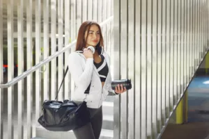 5 itens que não podem faltar na mochila da mulher fitness