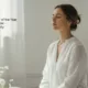 pantone cloud - Cloud Dancer, é a Cor do Ano 2026: veja tendências de beleza inspiradas no branco da Pantone