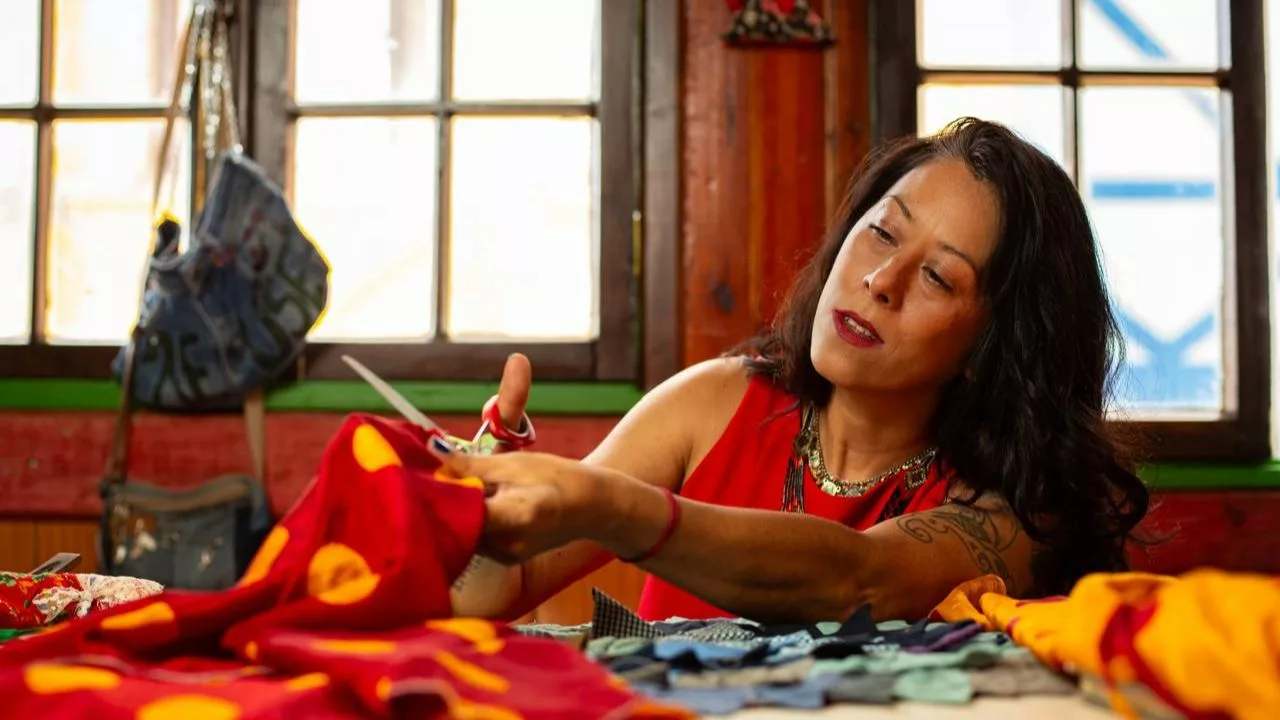 FOTO2 5 - Curso gratuito em Curitiba propõe criar figurinos incríveis com o que você já tem em casa