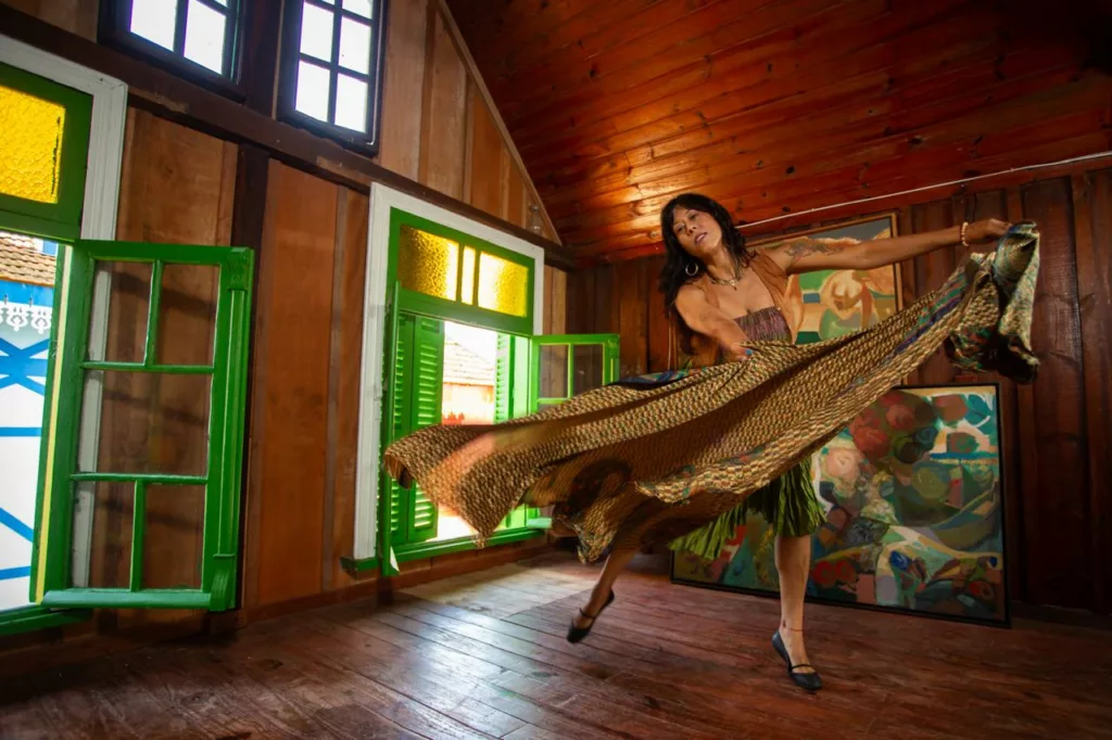 FOTO3 6 - Curso gratuito em Curitiba propõe criar figurinos incríveis com o que você já tem em casa