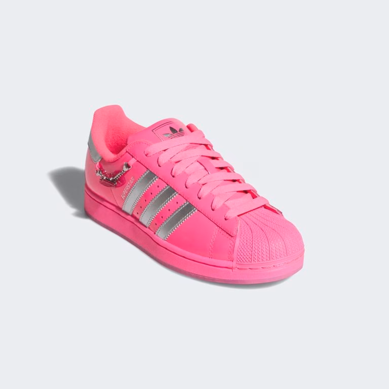 collab adidas boca rosa 4 768x768 1 - Adidas Originals e Boca Rosa lançam collab de Carnaval com Superstar rosa e lip oil metalizado