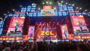 Chuva? Que nada! Zezé Di Camargo & Luciano transformam Matinhos em coral gigante no Verão Maior