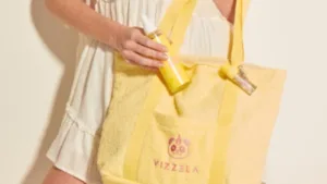 A Vizzela acertou em cheio: linha Limoncello chega com body splash e lip oil que cheiram a verão italiano