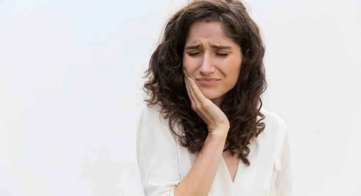 Alem do estresse Por que a dor na mandibula afeta cinco vezes mais as mulheres credito Freepik foto1 - Mulheres sentem mais dores na mandíbula do que os homens, aponta estudo