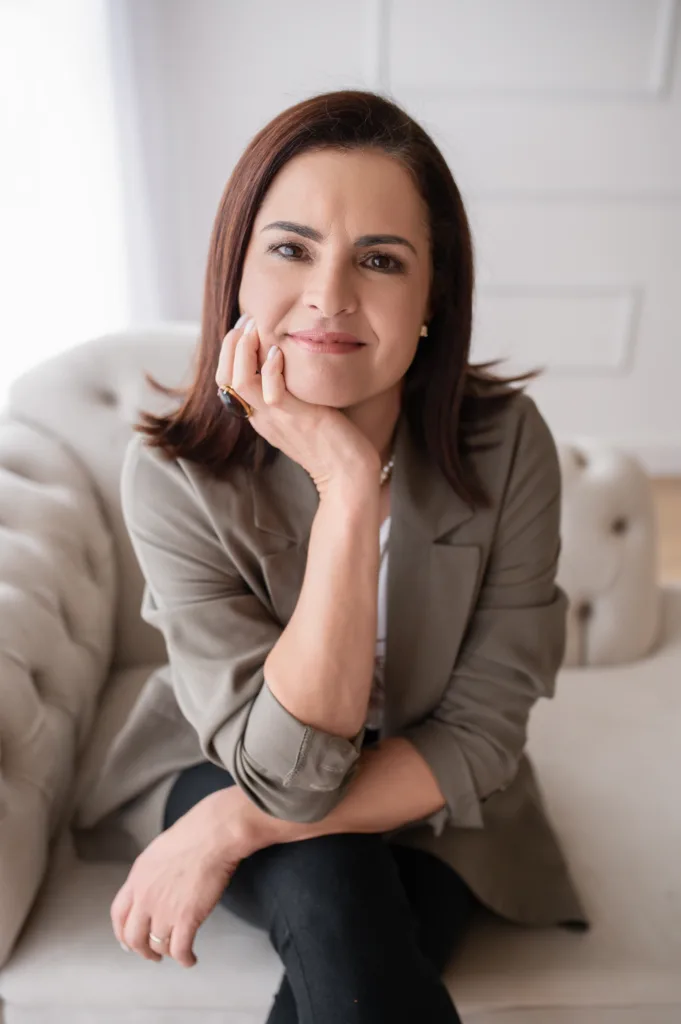 JUH 2968 - No Dia Internacional da Mulher: escritora Ana Paula Couto destaca a reinvenção feminina após os 50 em novo romance