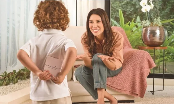 3abc48ff 000f 4dee bf41 21ee9a8b1c8b - Jequiti lança perfume de Rebeca Abravanel para o Dia das Mães e a fragrância já virou desejo