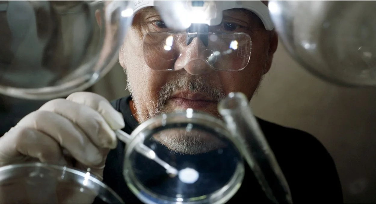 avon pele - A Avon tatuou uma pele criada em laboratório para falar sobre menopausa — e o resultado é impressionante