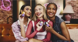 Quem Disse, Berenice? transforma Friends em maquiagem colecionável e a nostalgia nunca foi tão bonita