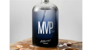 Matheuzinho assina o primeiro perfume masculino da Pétala Beauty e a fragrância tem a cara dele
