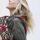 Sarah Jessica Parker com baguette fendi 2048x1725 1 - A bolsa mais icônica dos anos 90 acaba de ganhar uma segunda chance gloriosa