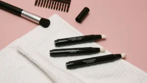 A Zara lançou um perfume em gel com pincel e a forma como a gente se perfuma nunca mais vai ser a mesma