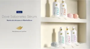 O banho virou skincare — e a Dove lançou 5 séruns que provam isso