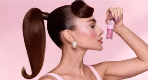 Mari Maria Makeup lança gloss Bubblegum que hidrata os lábios enquanto brilha