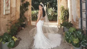 Dua Lipa se casou com um vestido Chanel que levou 1.155 horas para ficar pronto