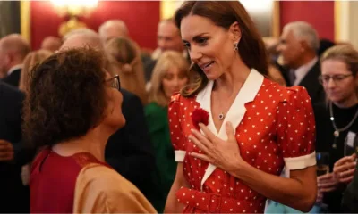 vestido kate - Kate Middleton apostou em um vestido vintage de bolinhas e entregou o look mais elegante do ano