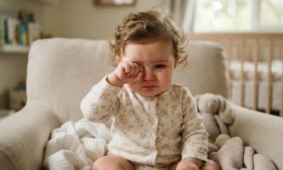 bebe cocando olho - O motivo real por trás do bebê que esfrega os olhos (não é só sono)
