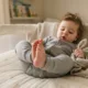 bebe pes - Por que bebês esfregam o pé um no outro antes de dormir (não é hábito à toa)
