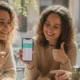 loud mulheres celular - Loud budgeting: por que exibir o extrato bancário virou a nova terapia coletiva das mulheres