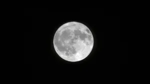Lua cheia de agosto vai expor o que você anda escondendo até de você mesma — veja o que muda no seu signo