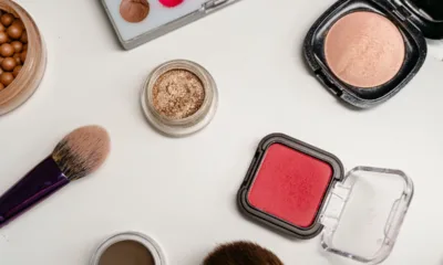 pexels mart production 7290670 - Quais são as melhores semanas do ano pararenovar o estoque de cosméticos?