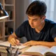 adolescente estudo - Reta final do ano: os hábitos que tiram o adolescente do modo pânico nos estudos
