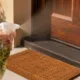 alecrim casa - Água de alecrim e louro na porta de casa: o ritual simples que promete limpar as energias do ambiente