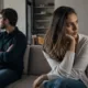 briga casal silencio - Por que o silêncio em relacionamentos está sendo reavaliado como comunicação, não como briga?