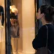 cabeca vitrine - O momento em que você não se reconhece na vitrine da loja: por que isso mexe tanto com a cabeça