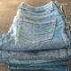 calca jeans azul - Sua calça jeans gasta 75 litros de água pra ficar azul, e isso está prestes a acabar