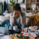 cluuter mulher emocional - Sua casa pode estar sabotando sua mente sem você perceber