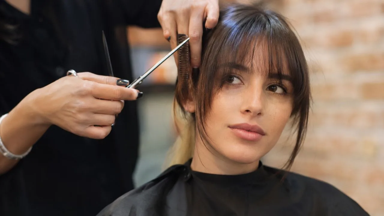 corte franja - Por que a franja se chama franja? A origem surpreendente por trás do corte mais repetido da história