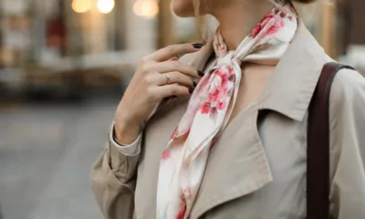 lenco perfume - Por que perfumar lenços de tecido voltou como acessório de moda funcional?