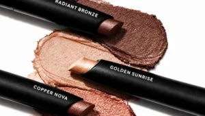 Mary Kay aposta no brilho retrátil para transformar a make de olhos em segundos