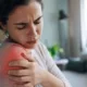 mulher dor - O gene que explica por que mulheres adoecem mais de doenças autoimunes que homens