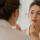 pal batom make - Seu batom favorito ficou forte demais? Essa mistura com balm resolve em segundos