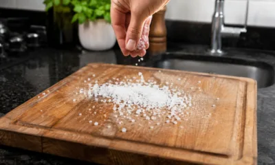 tabua sal - Sal grosso na tábua de madeira: o hábito simples que sua avó fazia (e que tem um motivo por trás)