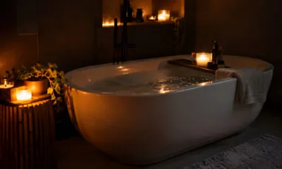 banho escuro - Tomar banho com a luz apagada virou hábito de beleza: entenda por que esse ritual simples está em alta