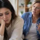 mulheres briga - Mãe narcisista diminui suas conquistas: entenda por que você cresceu se sentindo insuficiente e como cuidar dessa ferida