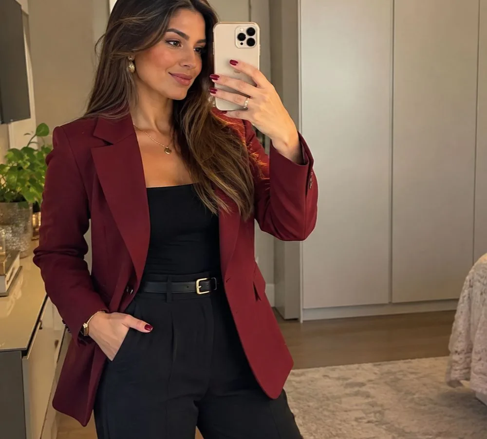 Combinação blazer feminino vinho
