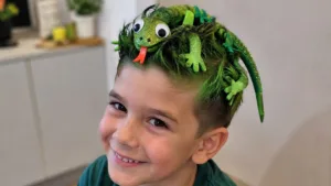 Cabelo maluco de lagarto desponta como tema favorito da Semana das Crianças: veja o passo a passo para montar o penteado em poucos minutos